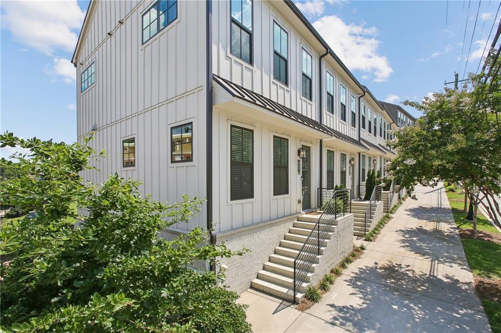 990 Viney Way, Atlanta, GA 30318