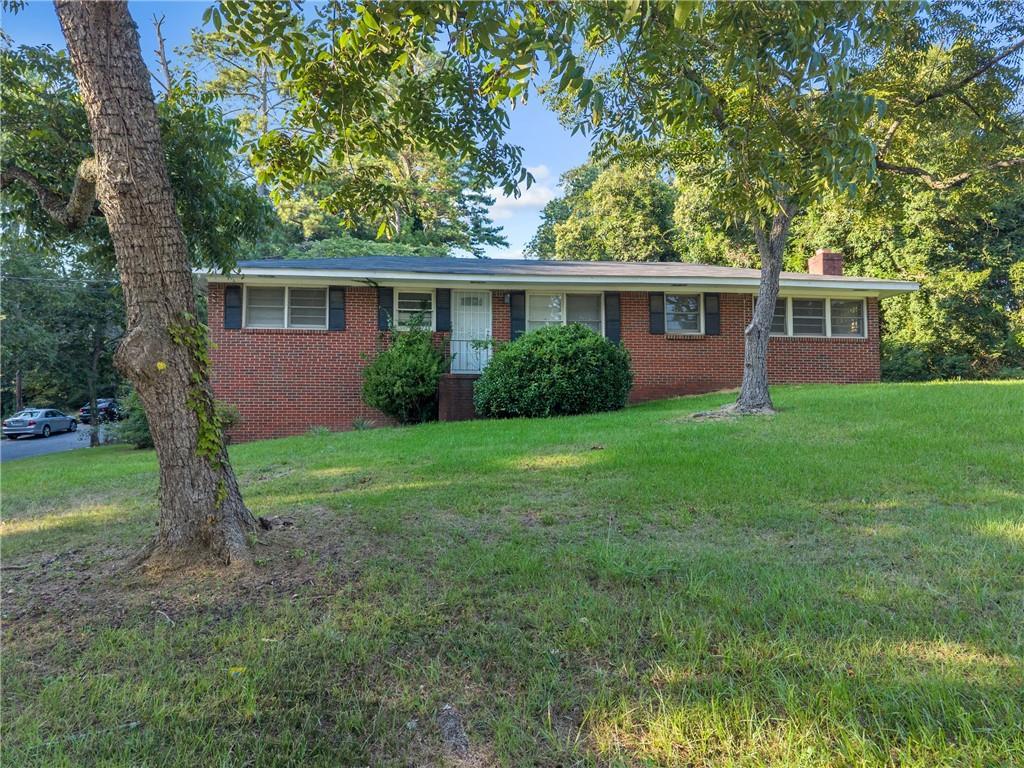 506 Pineridge Dr., Forest Park, GA 30297