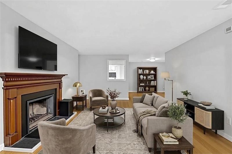 1004 Vicksburg Pl., Atlanta, GA 30350
