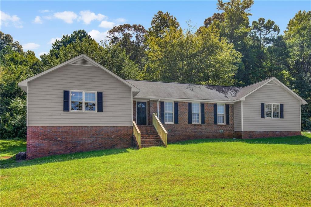 99 Sunnybrook Dr., Hogansville, GA 30230