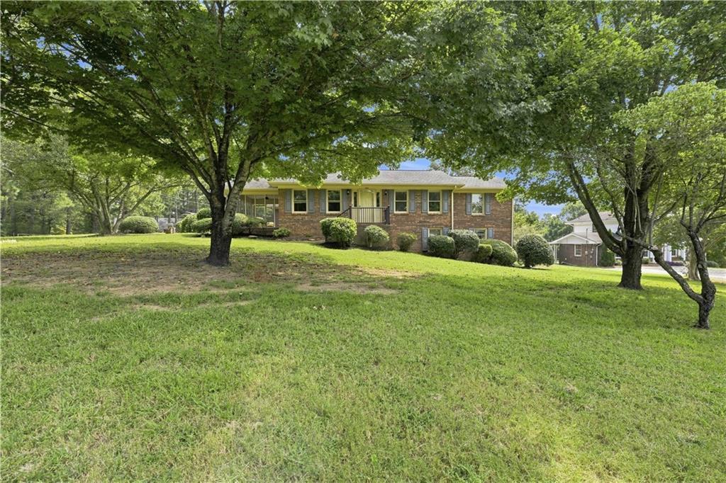 208 Woodland Cir., Calhoun, GA 30701