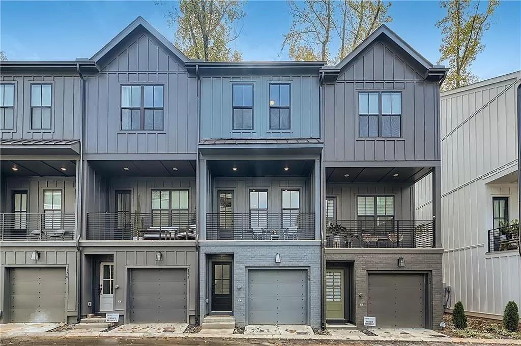 180 Chestnut Cir., Atlanta, GA 30342