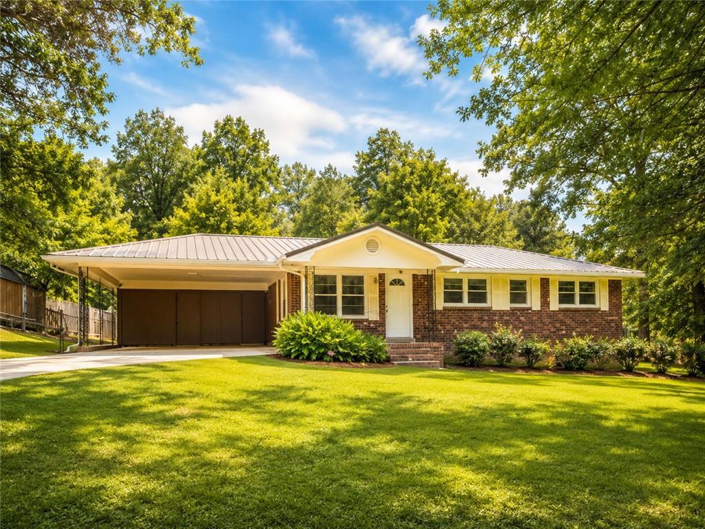 203 Briarwood Dr., Dallas, GA 30132