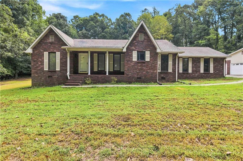 760 Pine Needle Rd., Hampton, GA 30228