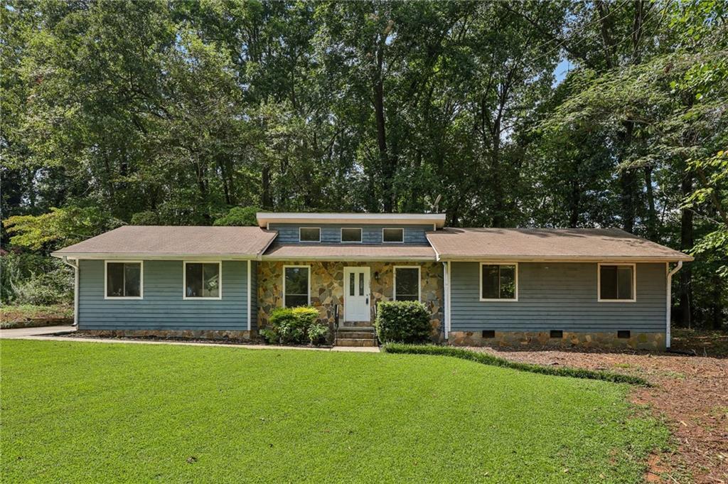 106 Hilltop Cir., Stockbridge, GA 30281