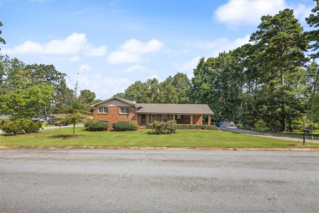 5082 Ailene Dr., Douglasville, GA 30135