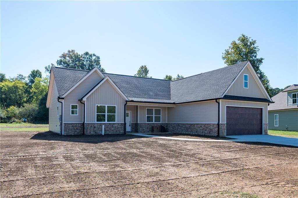 316 Larkspur Dr., Calhoun, GA 30701