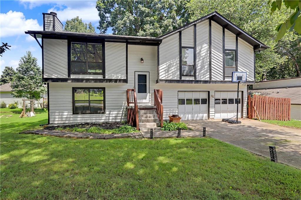 2571 Wildflower Ln., Lawrenceville, GA 30044