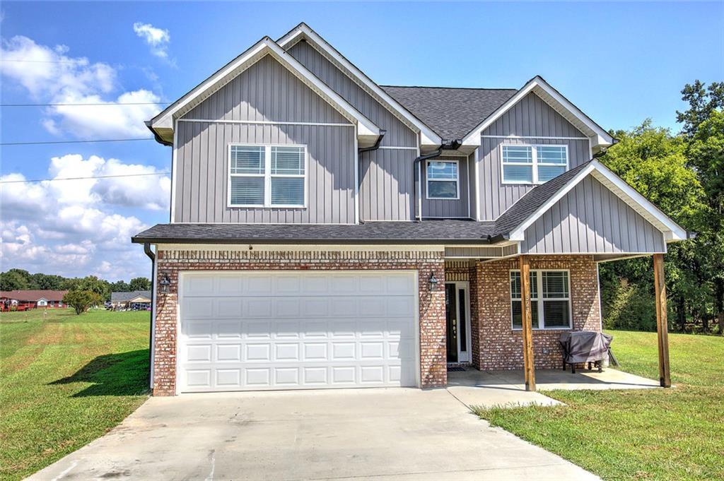 327 Larkspur Dr., Calhoun, GA 30701