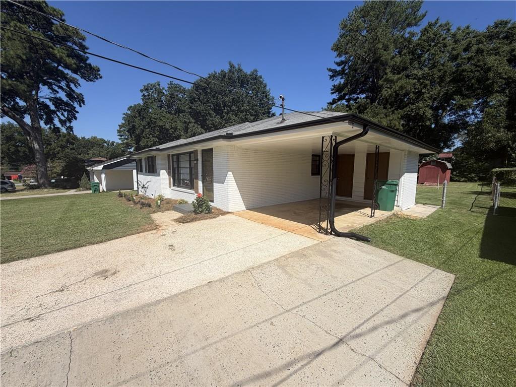 996 School Ln., Lake City, GA 30260