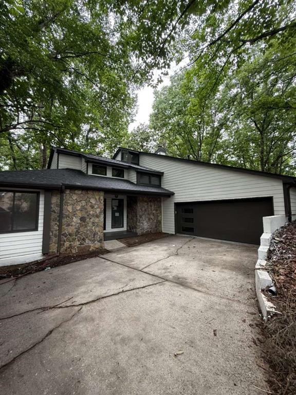 352 N Peak Dr., Alpharetta, GA 30022