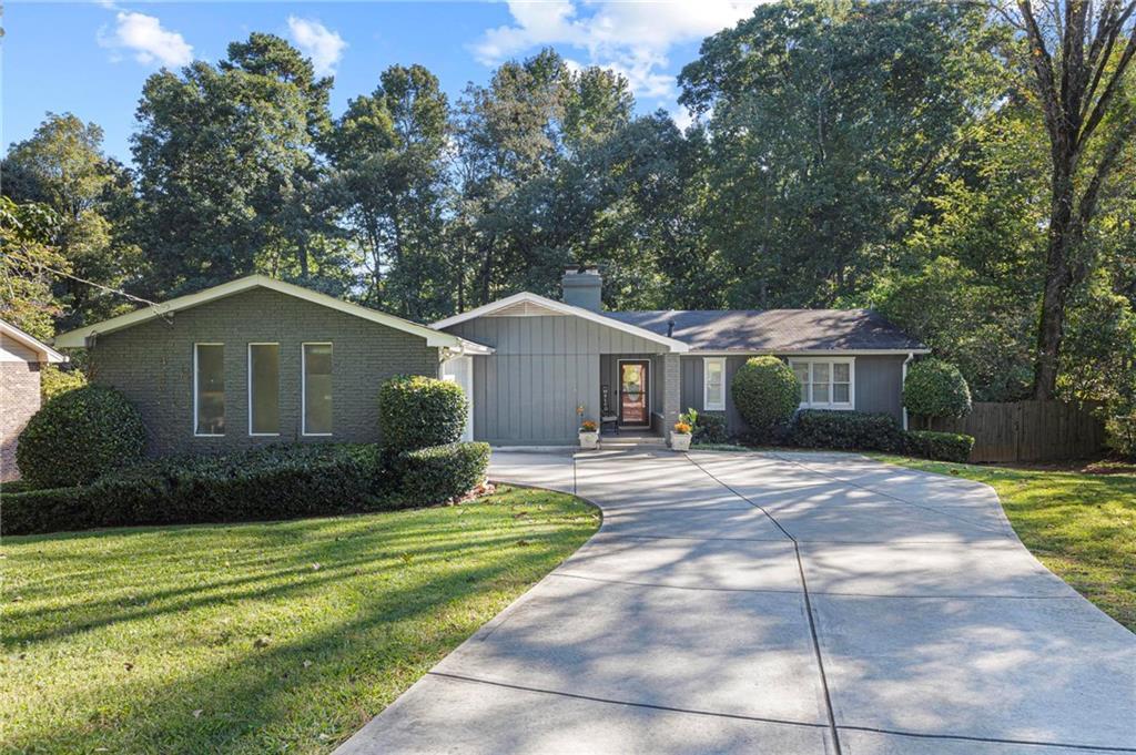 698 Rollingwood Dr., Stone Mountain, GA 30087