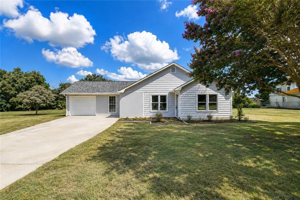 2725 Milton Bryan Dr., Loganville, GA 30052