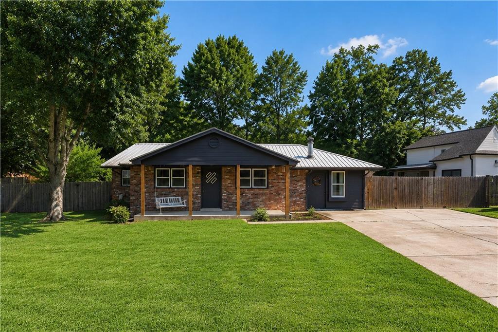 211 Brooke Dr., Alpharetta, GA 30009