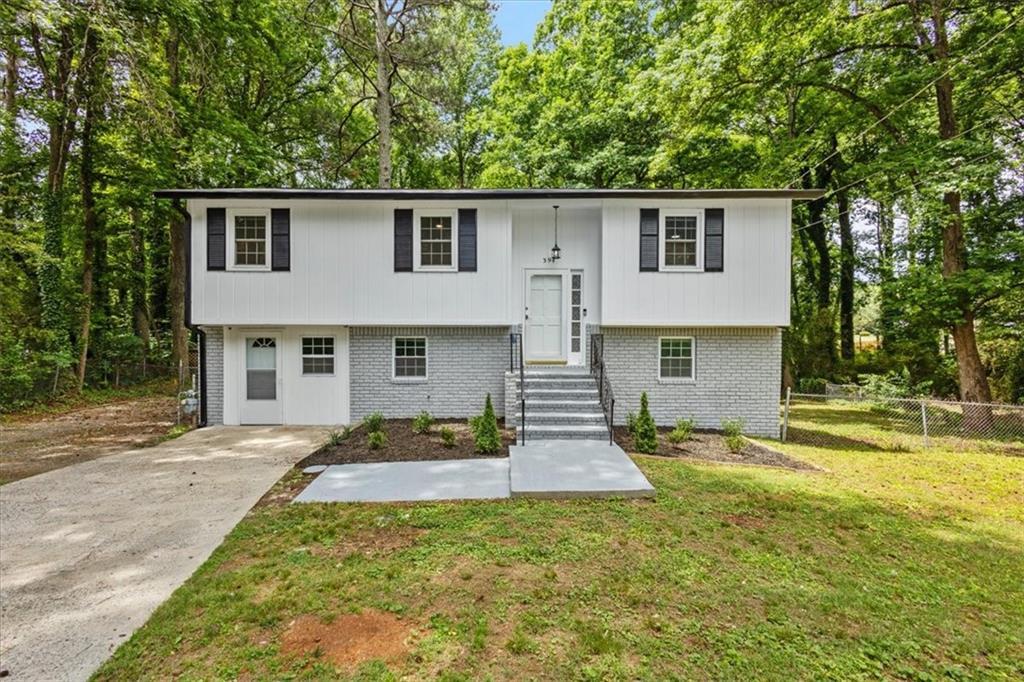 394 Burr Oak Ct., Lawrenceville, GA 30046