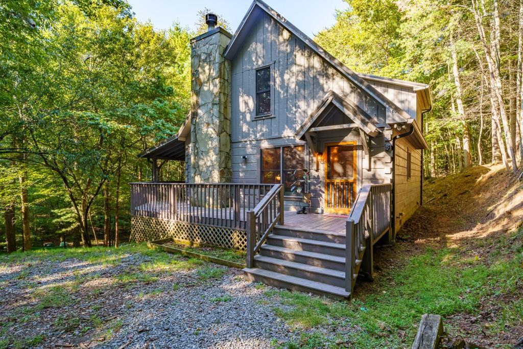 19 Blackberry Falls Ln., Ellijay, GA 30536