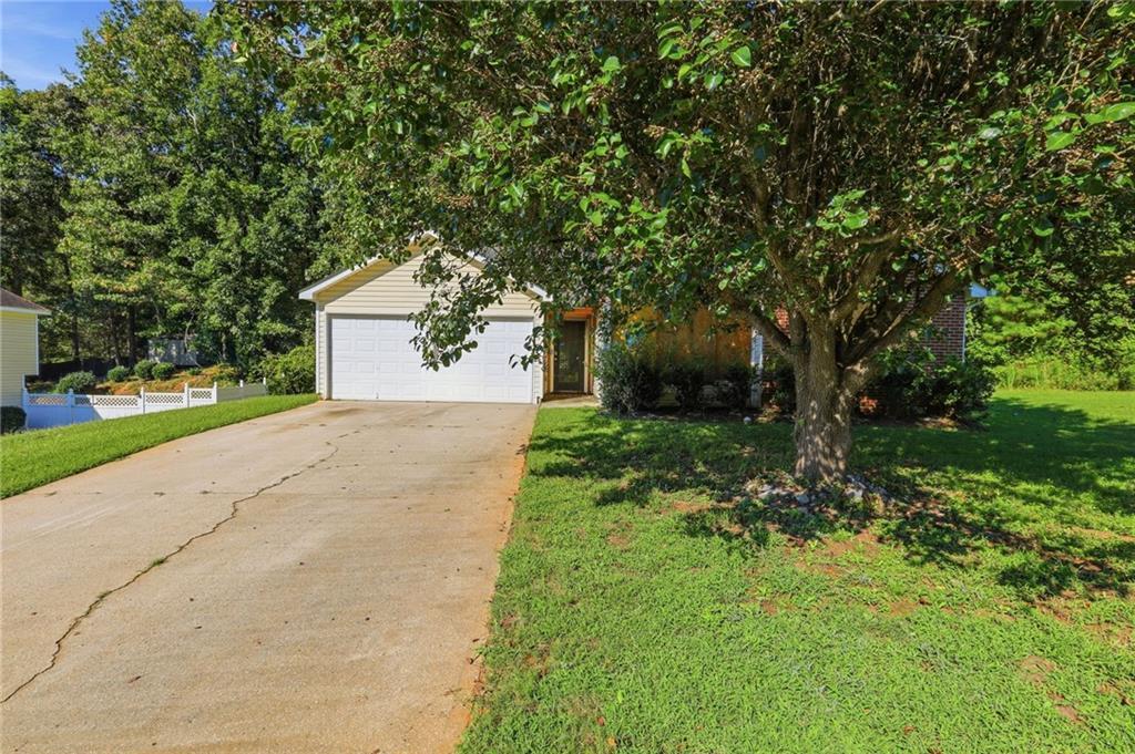 3209 Lower Creek Dr., Douglasville, GA 30135