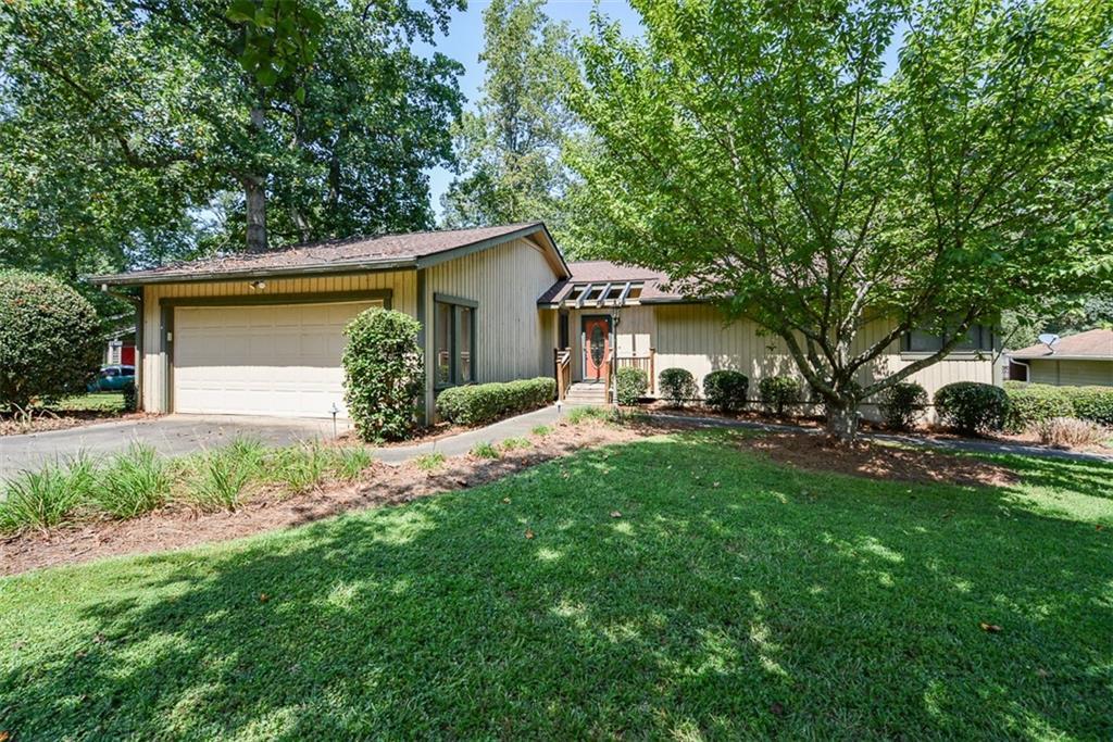 6906 Springwood Dr., Douglasville, GA 30135