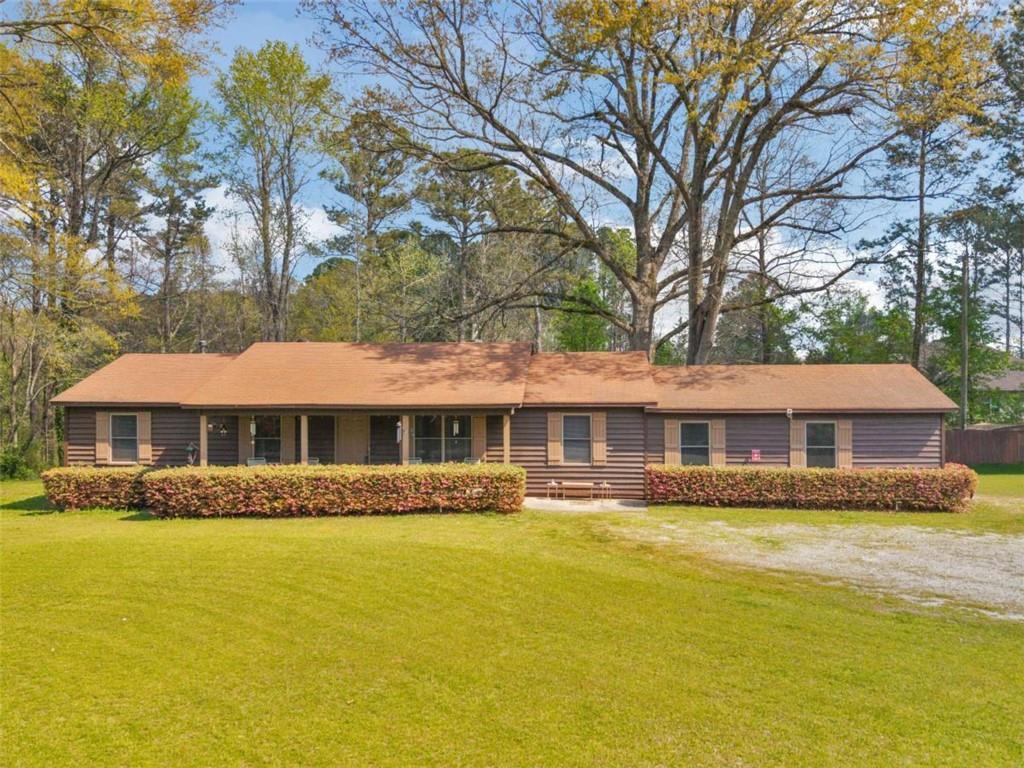 2037 Hampton Locust Grove Rd., Locust Grove, GA 30248