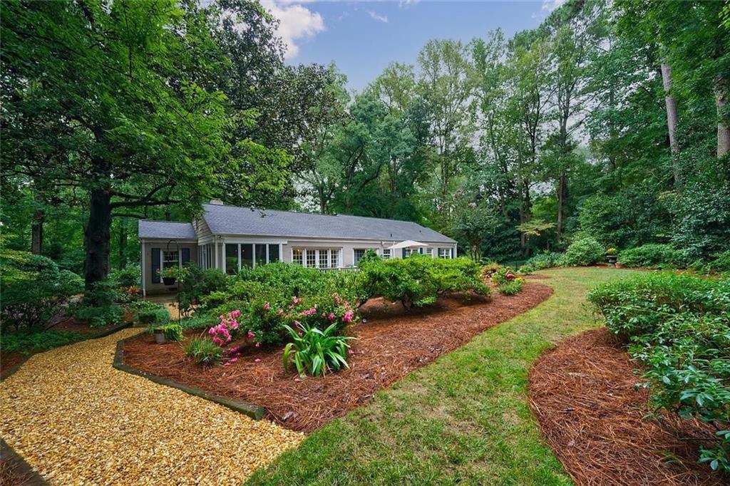 3952 Club Dr., Atlanta, GA 30319