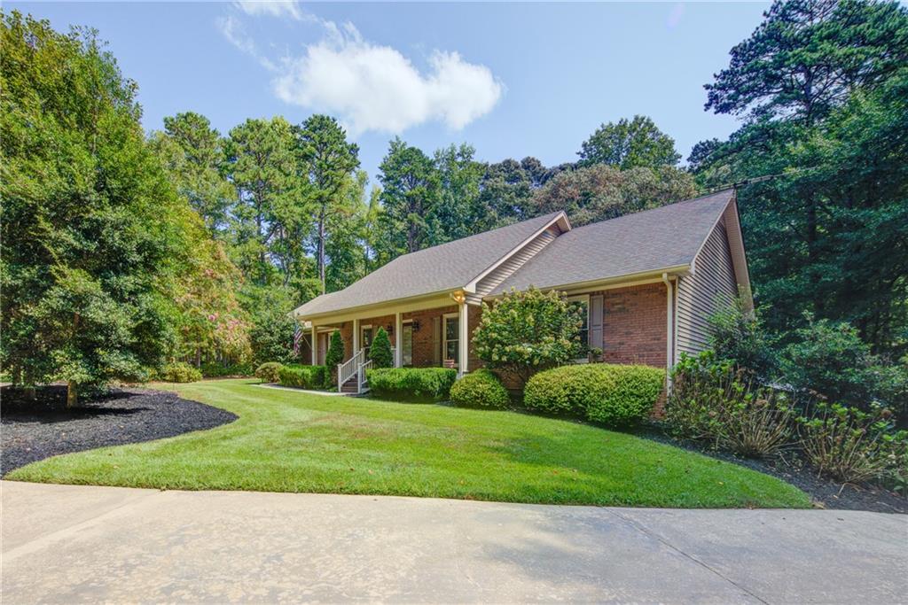 111 Henderson Lake Dr., Canton, GA 30115