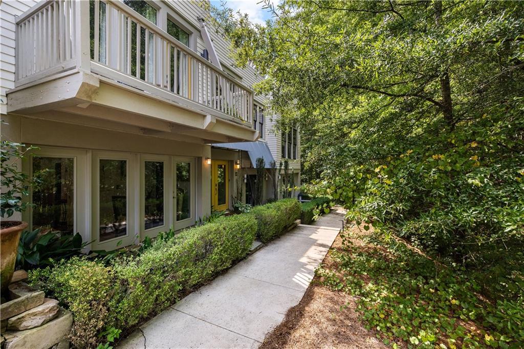 9121 Selborne Ln., Chattahoochee Hills, GA 30268