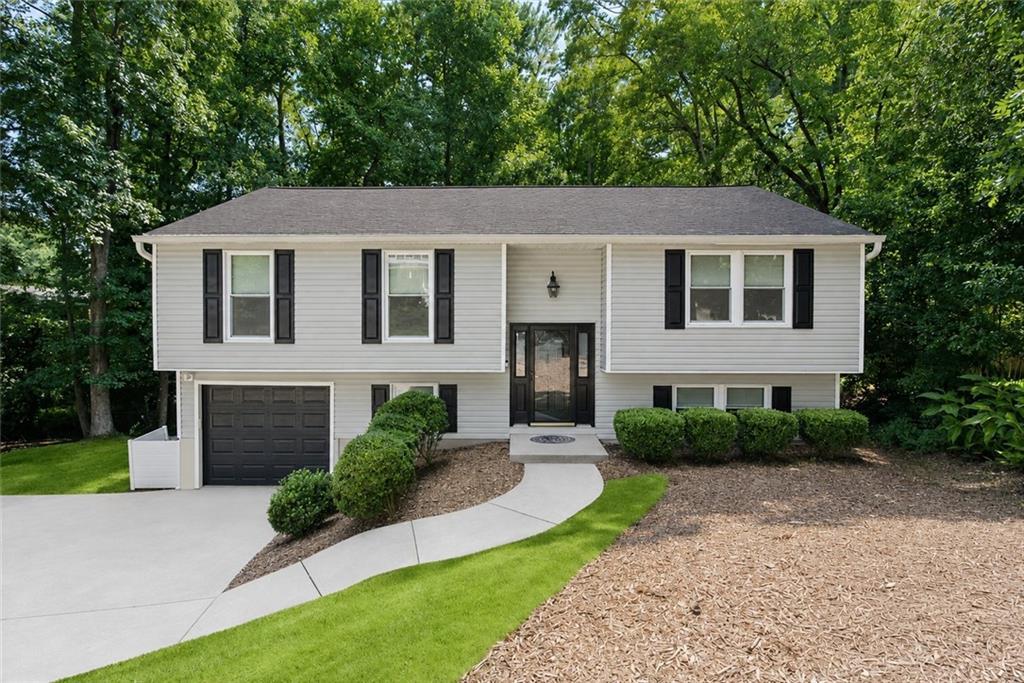 9682 N Pond Cir., Roswell, GA 30076
