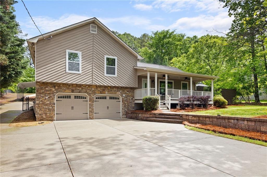 918 Victoria Landing Dr., Woodstock, GA 30189