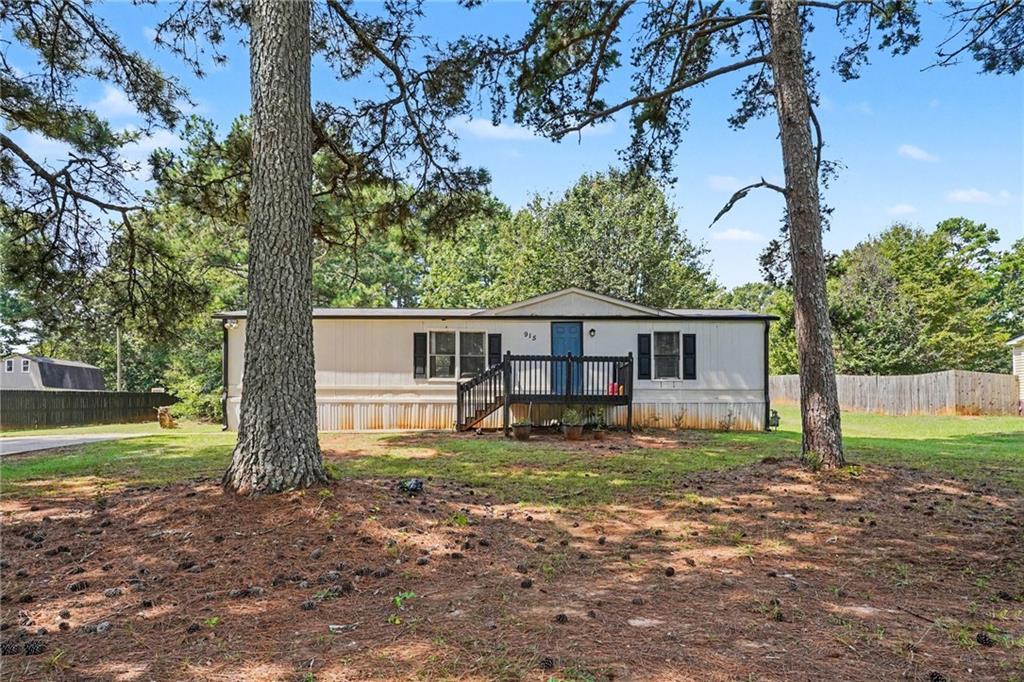 915 Steele Dr., Hampton, GA 30228