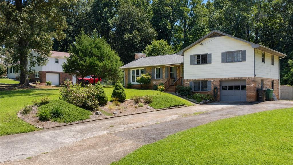 1627 Dogwood Ln., Acworth, GA 30102