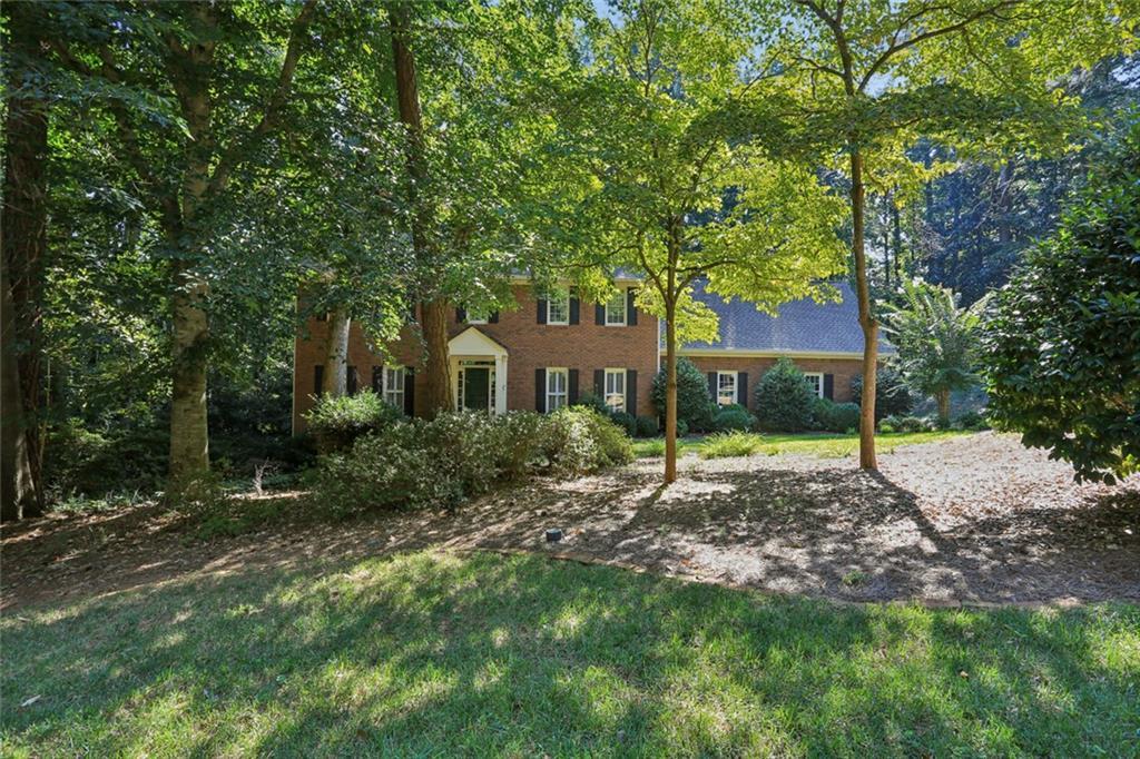 1090 Applecross Dr., Roswell, GA 30075