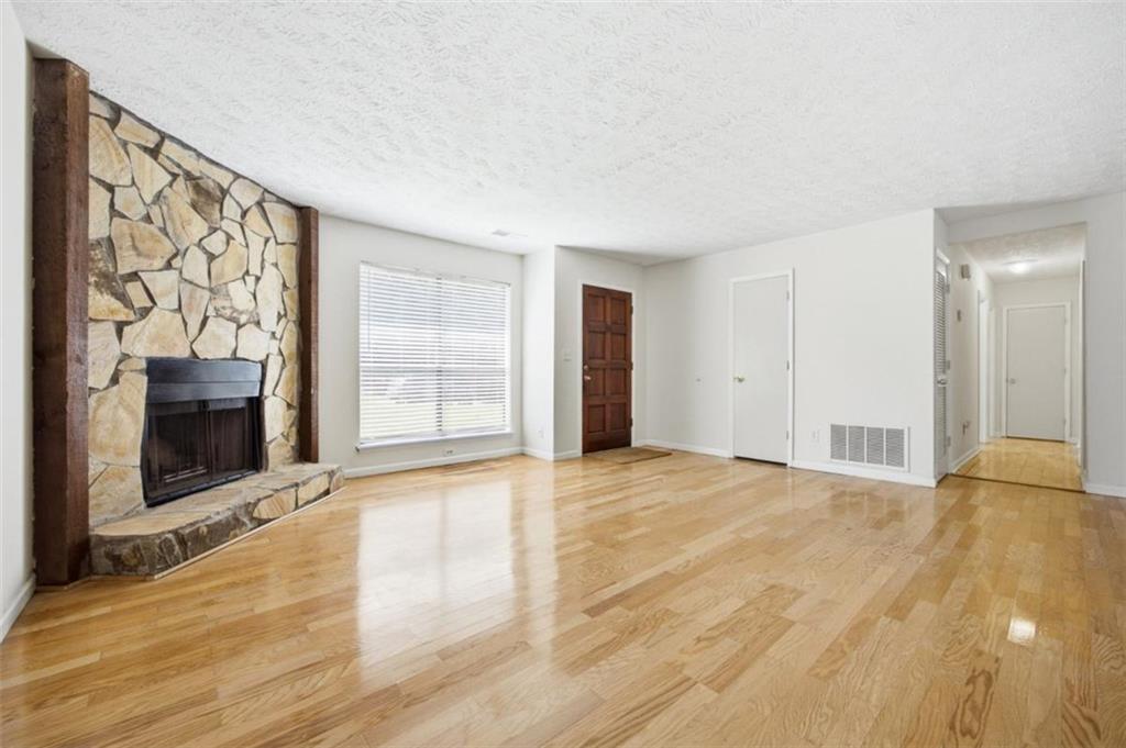 7029 Hania Dr., Fairburn, GA 30213