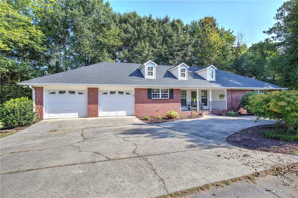 9 1/2 Greenbriar Ave., Cartersville, GA 30120