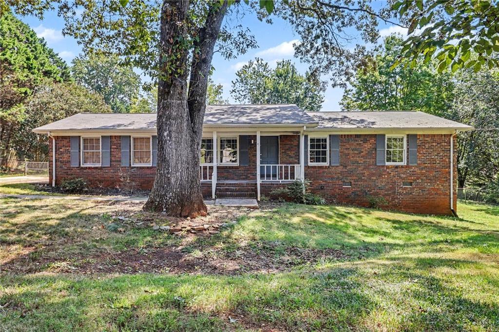 5139 Presley Dr., Flowery Branch, GA 30542