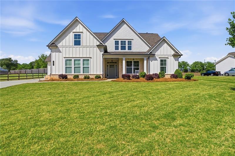 77 Wallace Dr., Winder, GA 30680