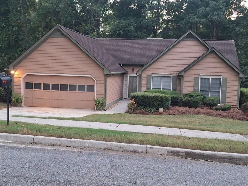 3335 Rock Creek Dr., Rex, GA 30273
