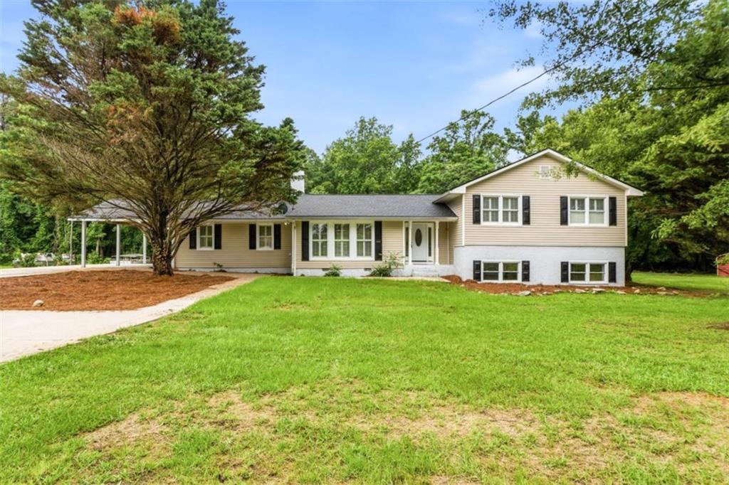 76 Willis Rd., Molena, GA 30258