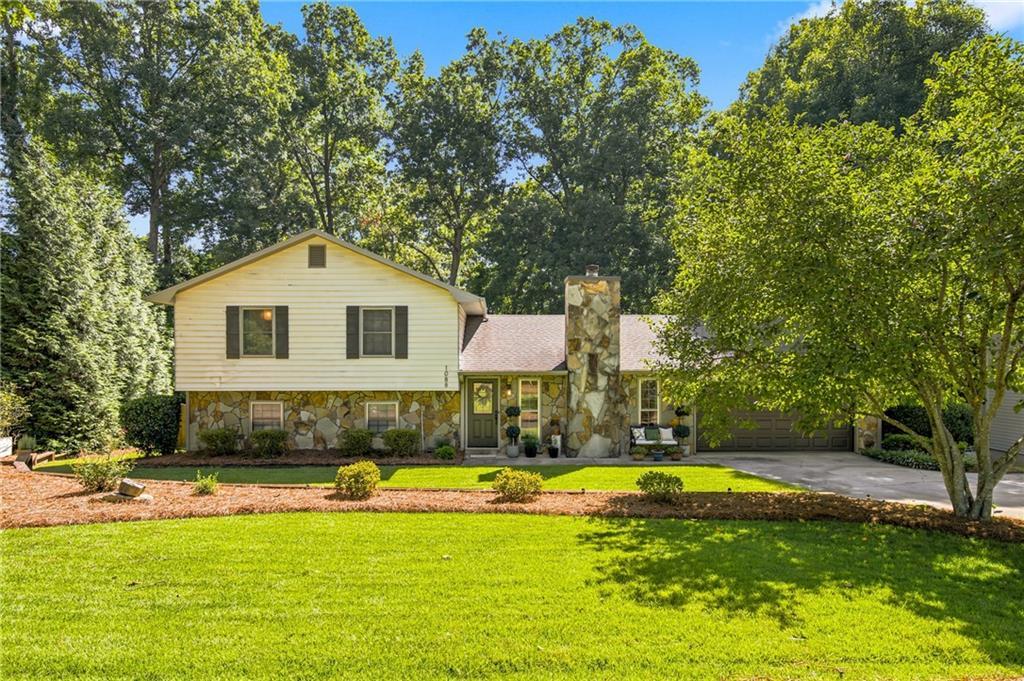 1088 Oak Grove Cir., Lawrenceville, GA 30043