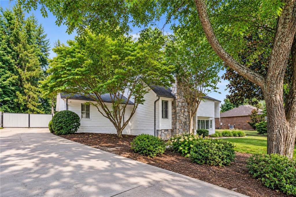 290 Saddle Lake Dr., Roswell, GA 30076
