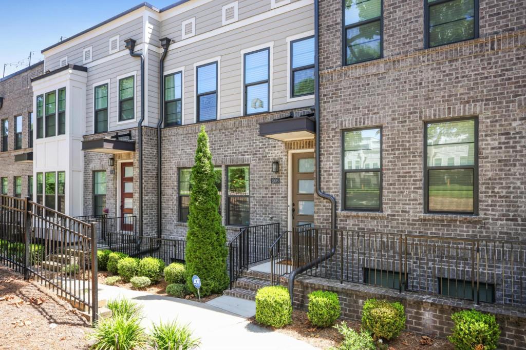1008 Burnside Ln., Atlanta, GA 30318