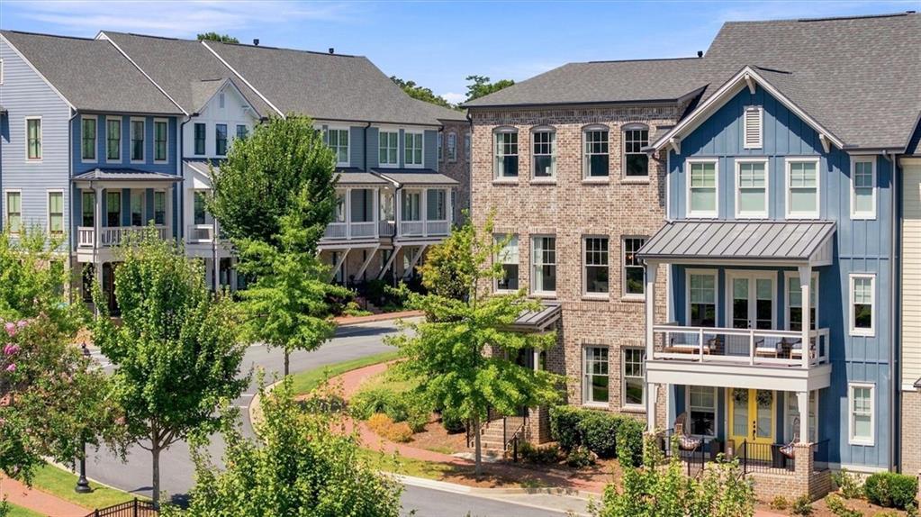 560 Maplewood Dr., Roswell, GA 30075