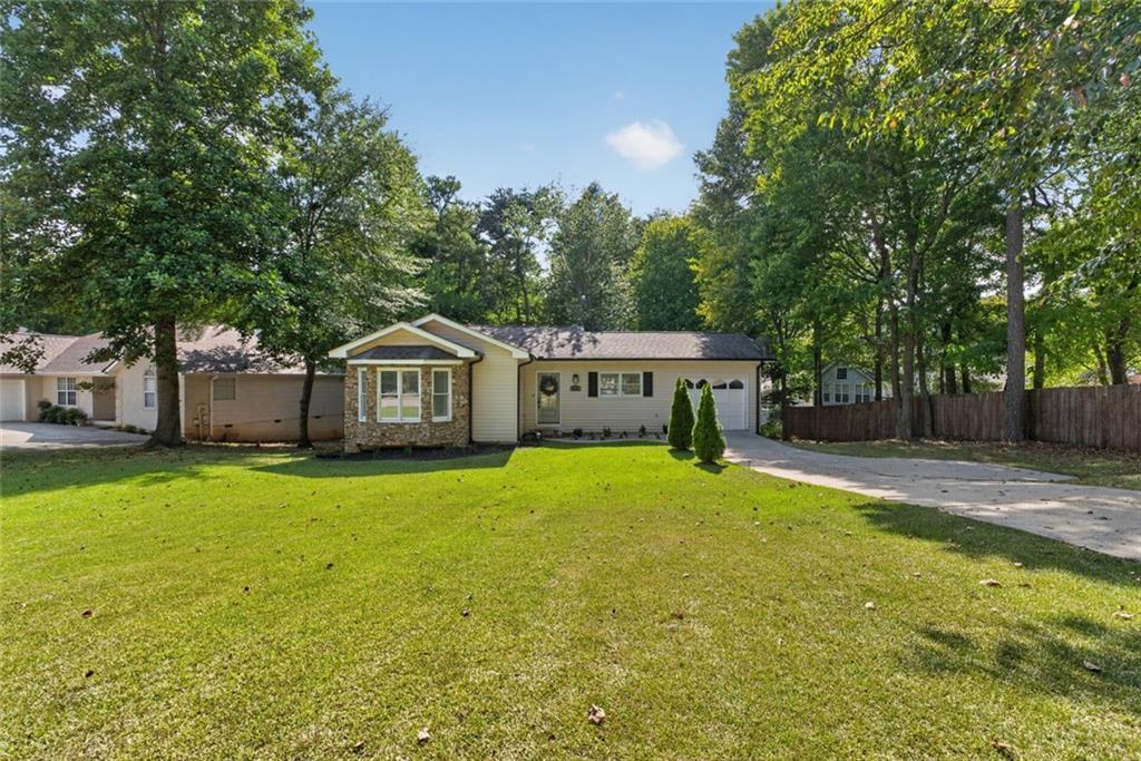938 Charleston Ct., Gainesville, GA 30501