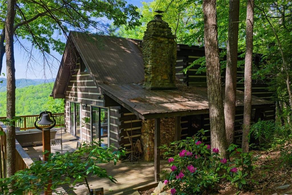 1049 Rockwater Rd., Ellijay, GA 30536
