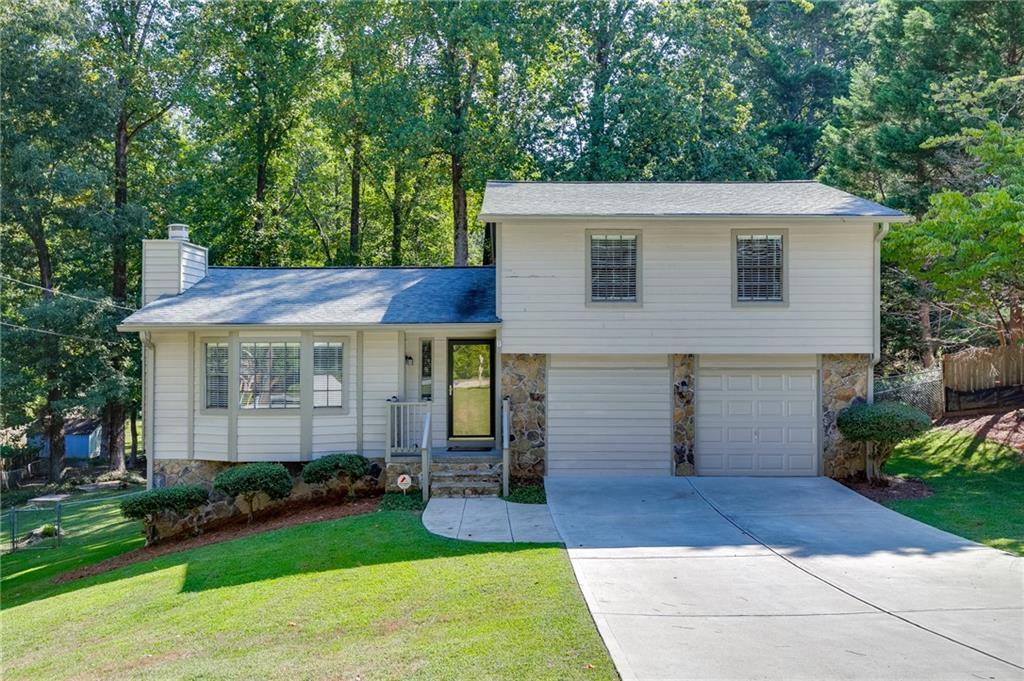 978 Chartley Dr., Lilburn, GA 30047