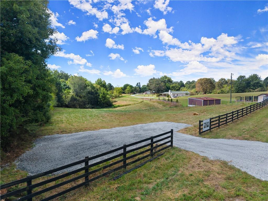 7270 Pea Ridge Rd., Gainesville, GA 30506