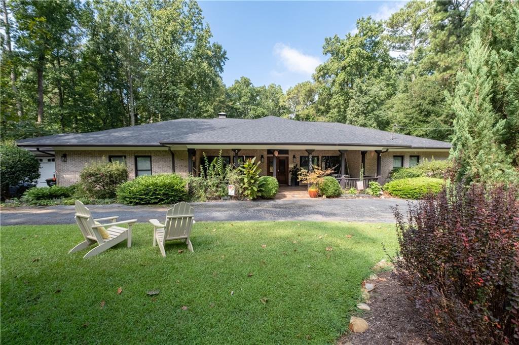 8180 Innsbruck Dr., Sandy Springs, GA 30350