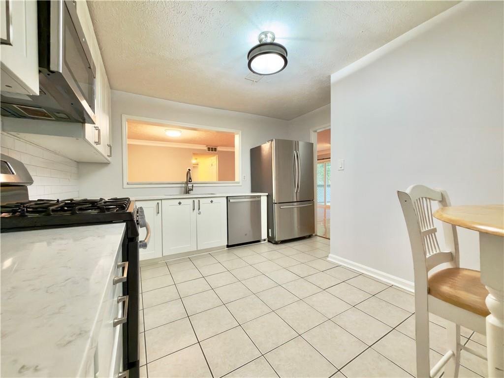 1164 Weatherstone Dr., Atlanta, GA 30324