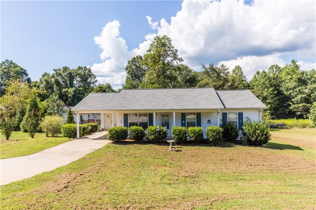 738 Hood St., Cleveland, GA 30528
