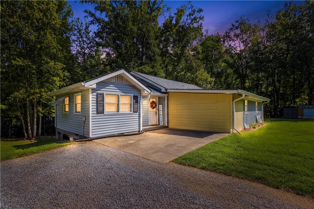 711 Pine Shadows Dr., Dallas, GA 30157