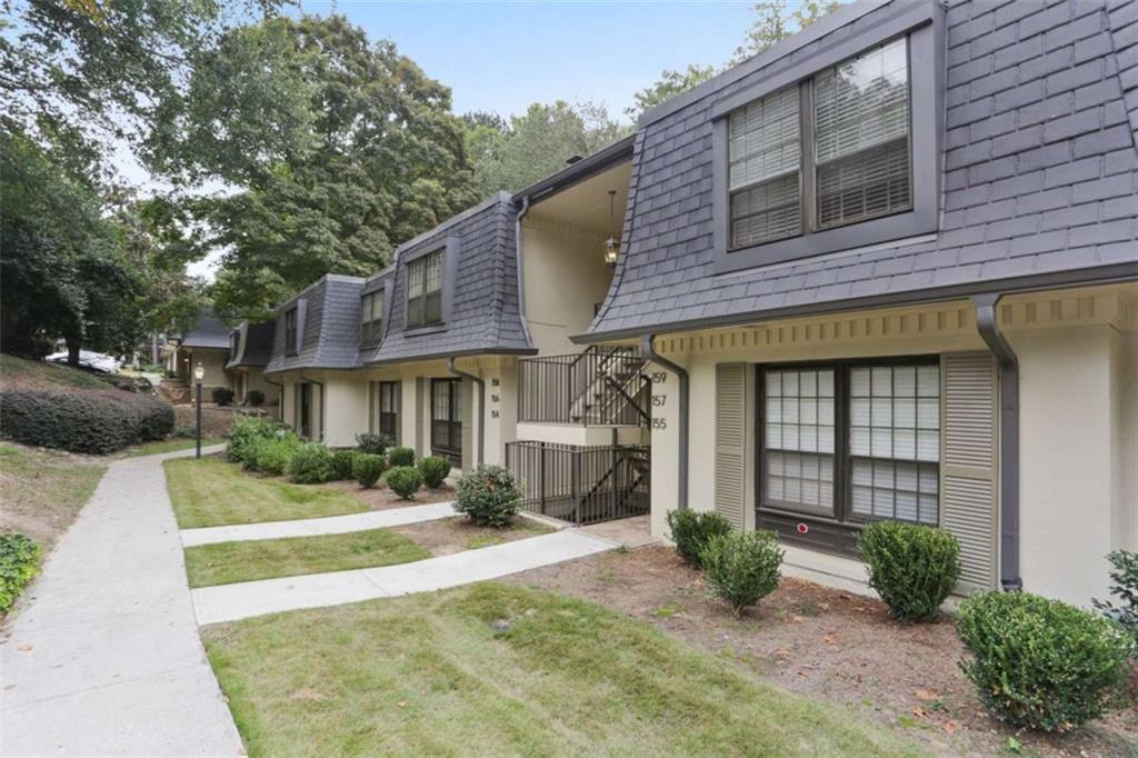 158 Maribeau Sq., Atlanta, GA 30327